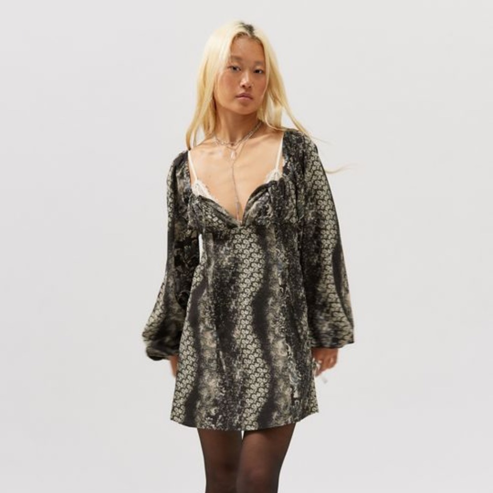 NWT UO Vivienne Printed Long Sleeve Mini Dress Large